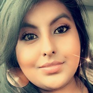 Meet your Posher, Cassandra